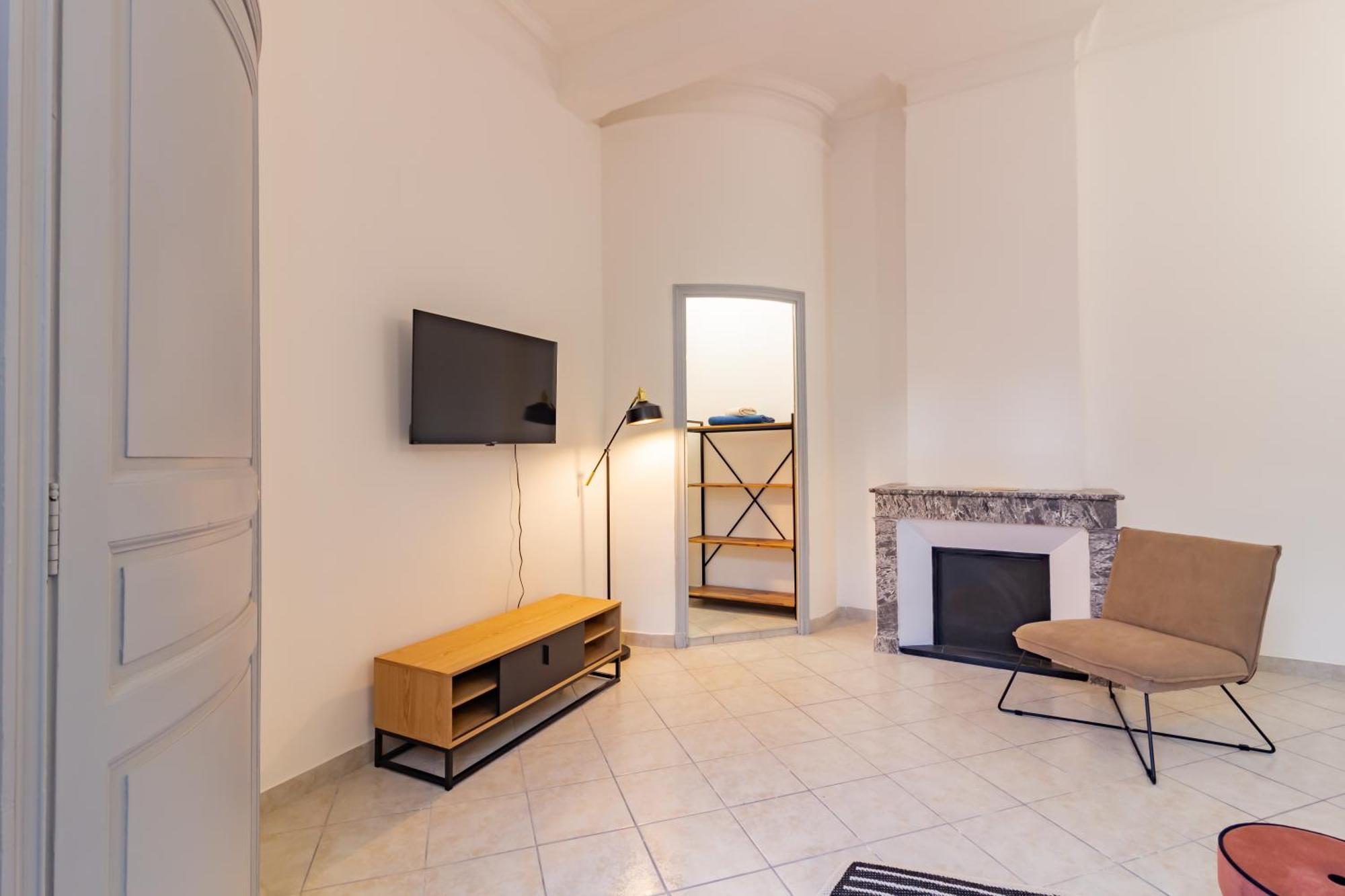 Spacieux Appartement En Plein Coeur De Beziers Exterior photo