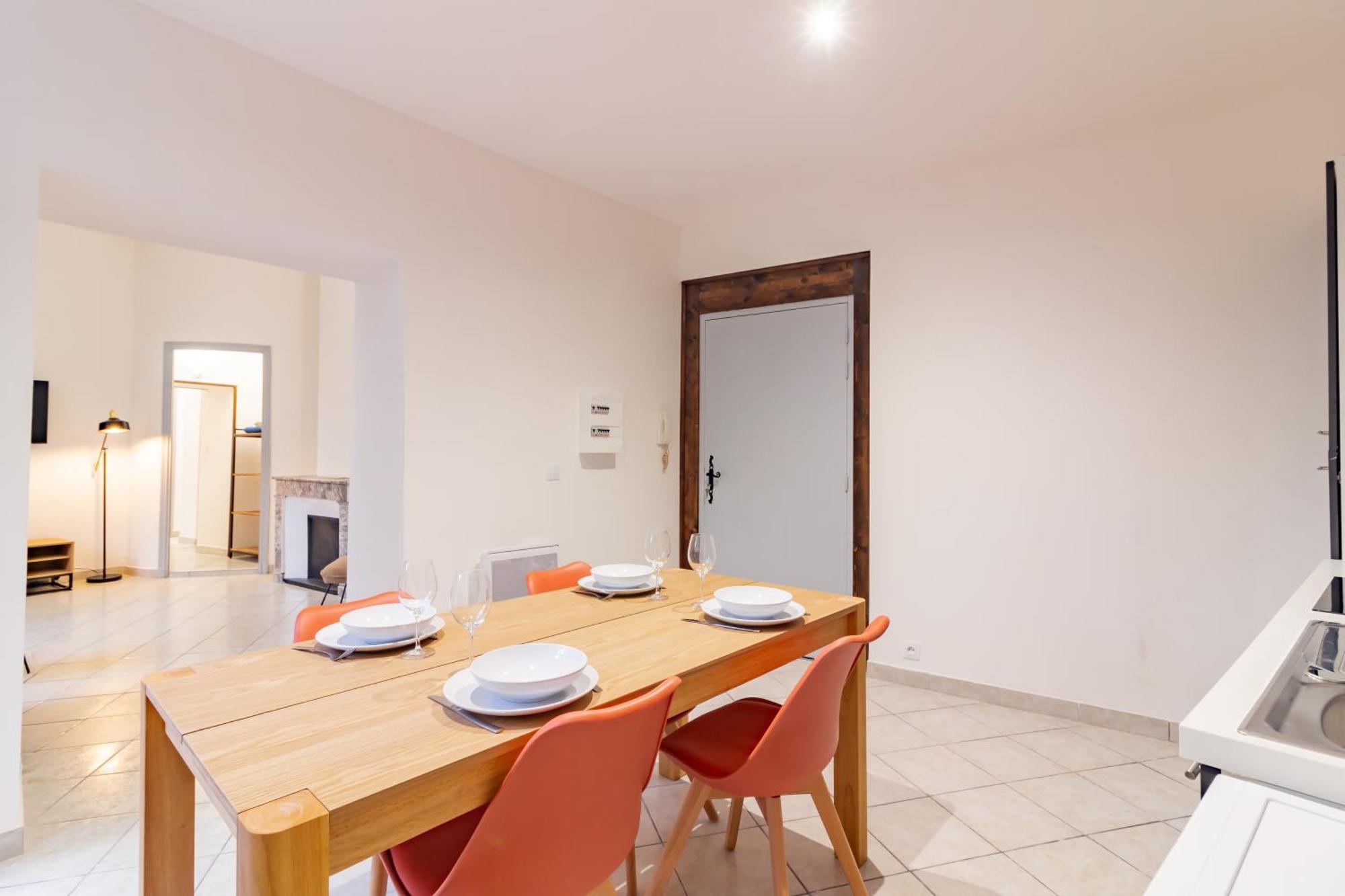 Spacieux Appartement En Plein Coeur De Beziers Exterior photo